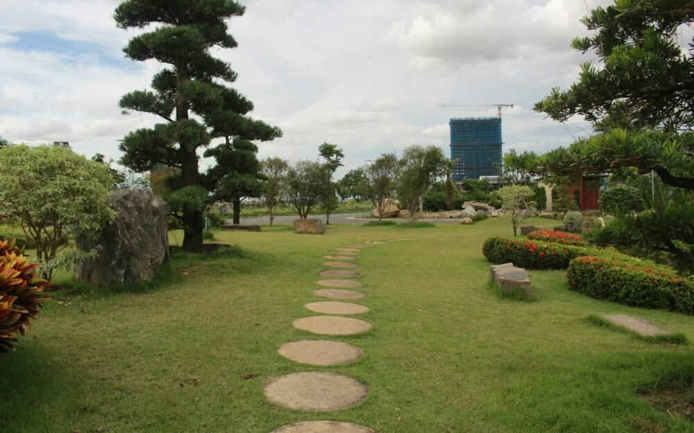 How to Build a Simple Gravel Pathway in a Weekend